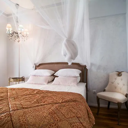 Hidden Gem, 2 Bedroom Near City Center Apartment *