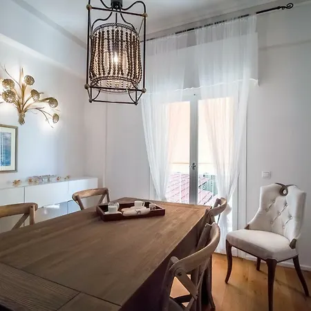 Hidden Gem, 2 Bedroom Near City Center *
