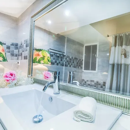 Apartment Hidden Gem, 2 Bedroom Near City Center *