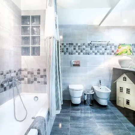 Hidden Gem, 2 Bedroom Near City Center *