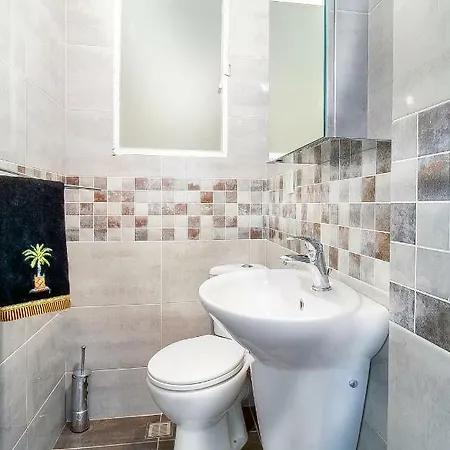 Hidden Gem, 2 Bedroom Near City Center