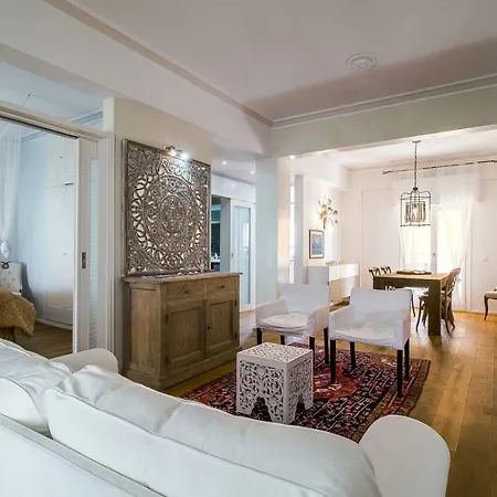 Apartment Hidden Gem, 2 Bedroom Near City Center *