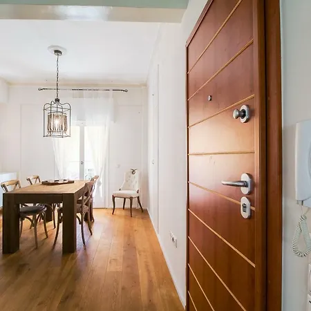 Hidden Gem, 2 Bedroom Near City Center Apartment *