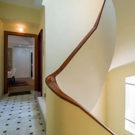 Apartment Hidden Gem, 2 Bedroom Near City Center *