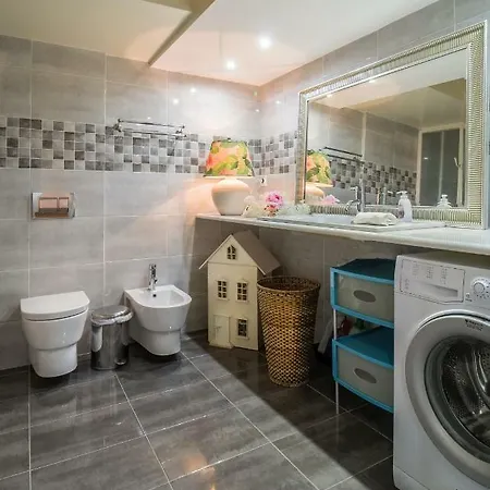 Apartment Hidden Gem, 2 Bedroom Near City Center
